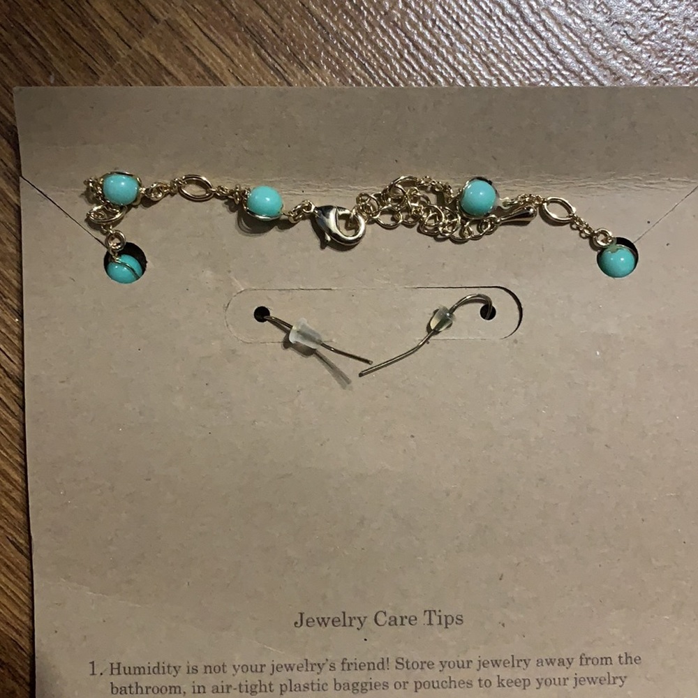 NWT‼️ Never worn. Initial Outfitters earring and necklace set B21 - Picture 2 of 2